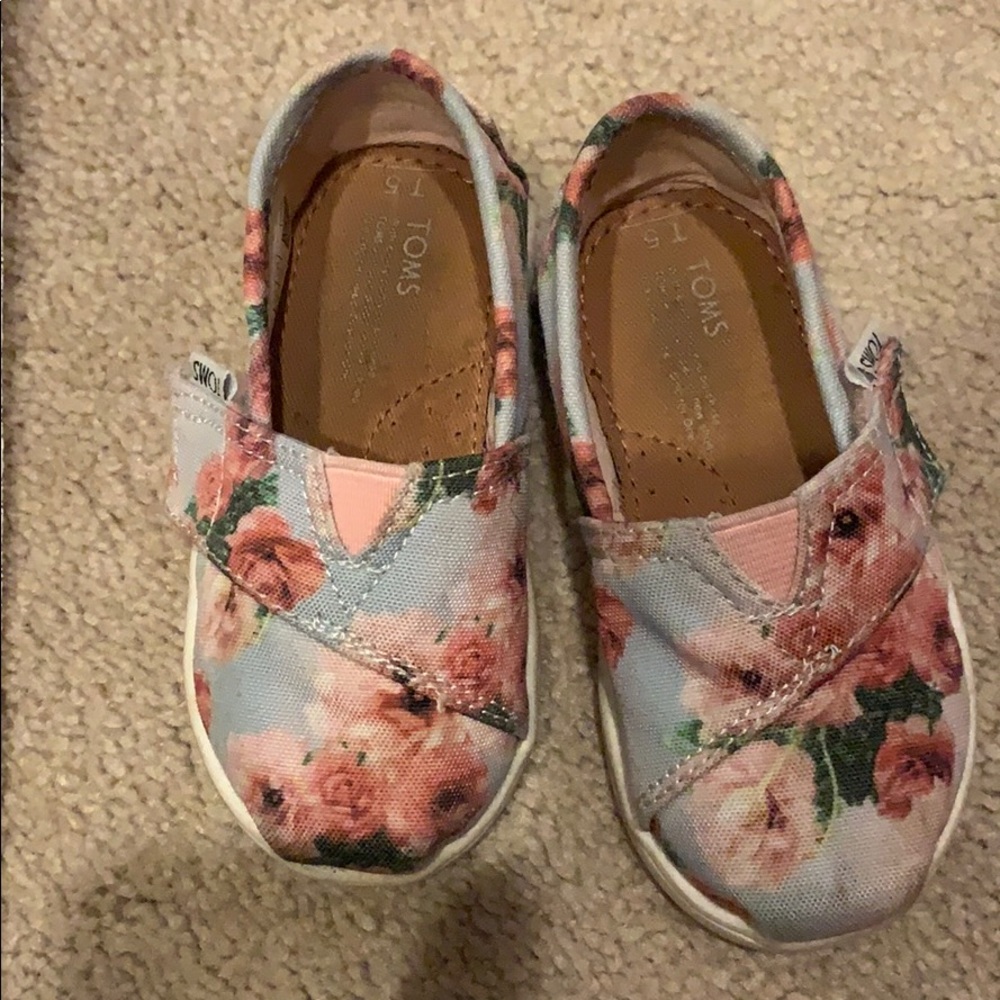 Toddler toms size 5. Floral